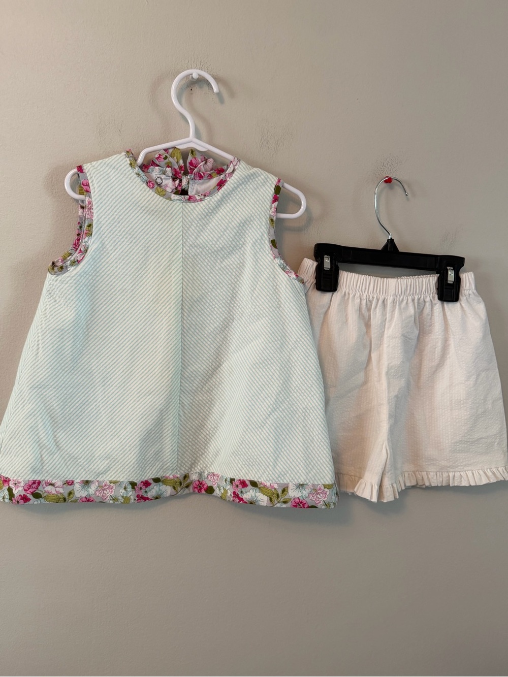 Little English Floral-Trim Mint Tunic & Cream Shorts Set